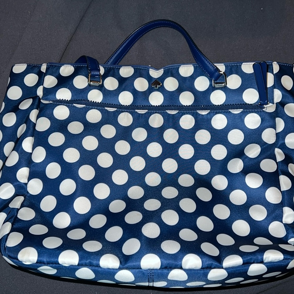 Kate Spade. Jae Large Tote
Nylon Seaside Dot Blue with Silver tone hardware